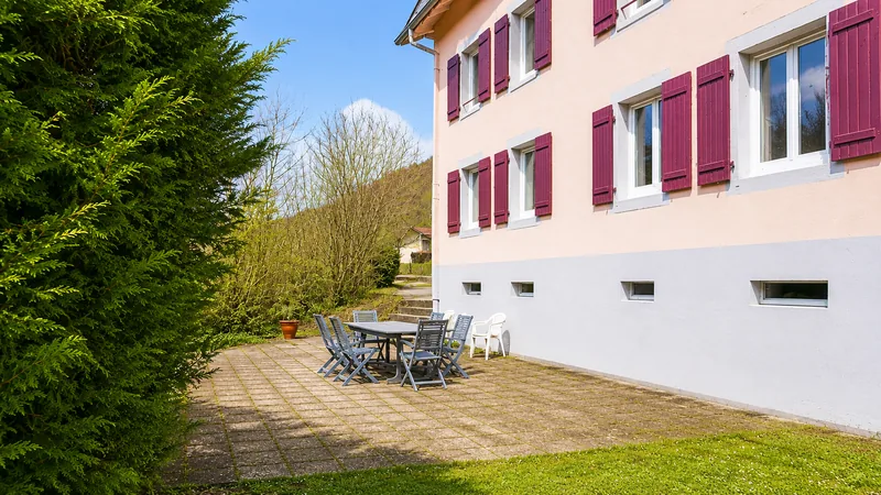 Terrasse extérieure et salon de jardin du Ch'tit Appart